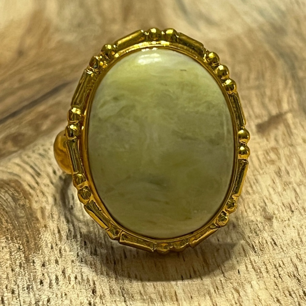 GOLD PLATED SERPENTINE GEMSTONE RING SIZE 7